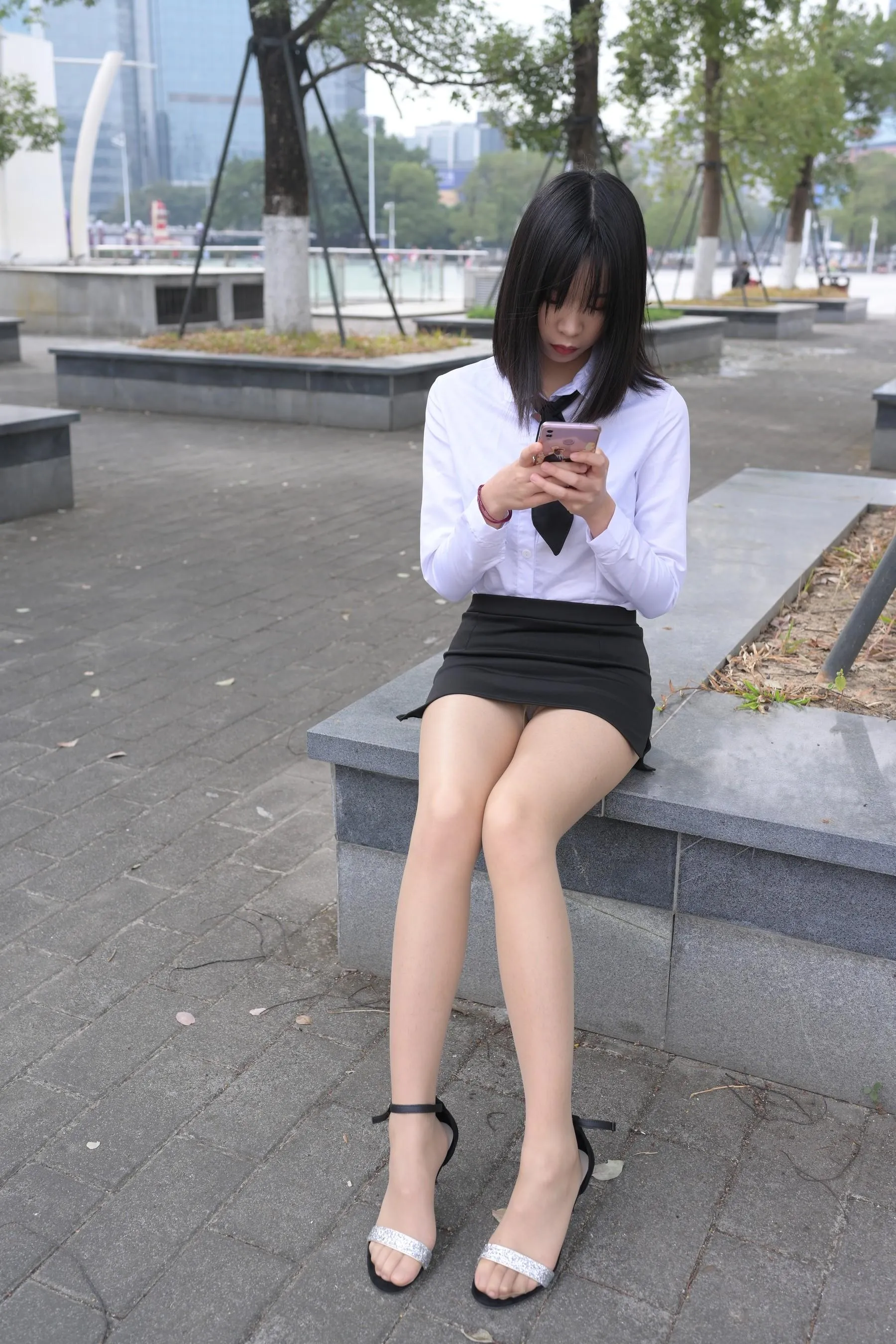 [魔镜街拍] NO.084 程生街拍-商城推销美女长腿肉丝制服 [456P]插图6